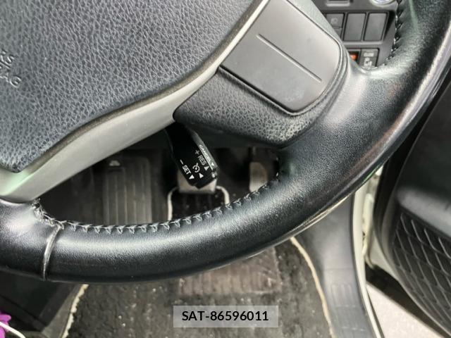 Toyota VOXY 2019-09 8362678-9