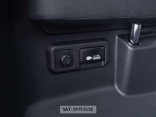 Toyota VOXY 2025-10 8362701-4