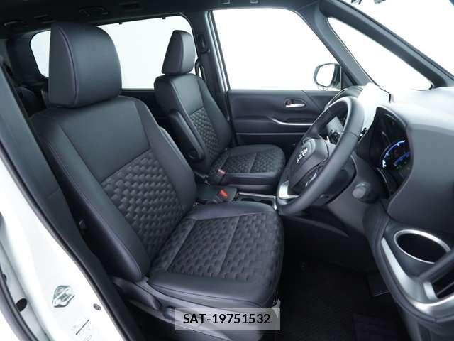 Toyota VOXY 2025-10 8362701-6