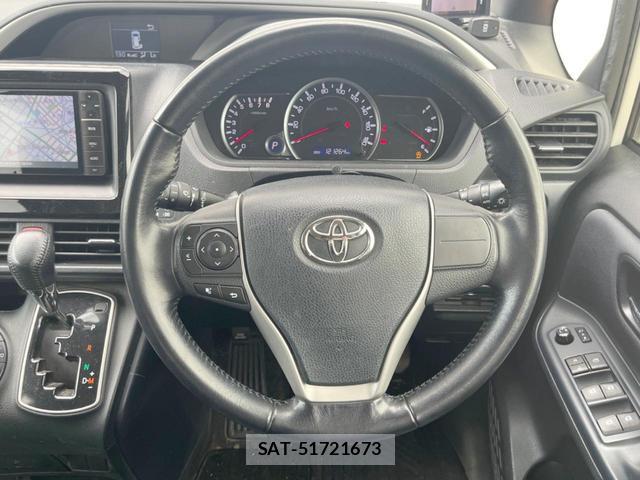 Toyota VOXY 2015-12 8362735-10