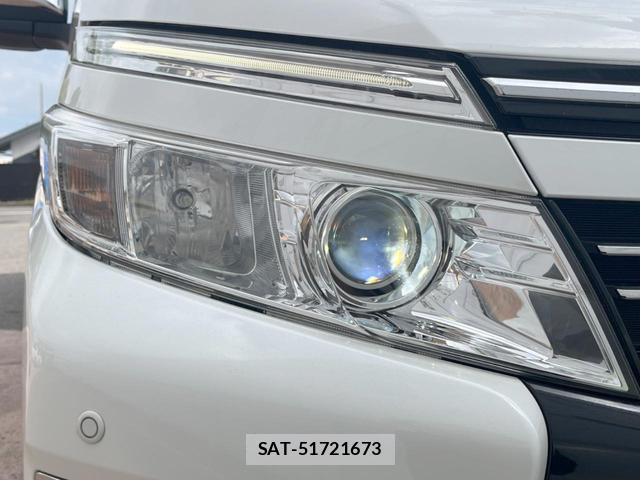 Toyota VOXY 2015-12 8362735-11
