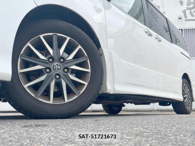 Toyota VOXY 2015-12 8362735-12