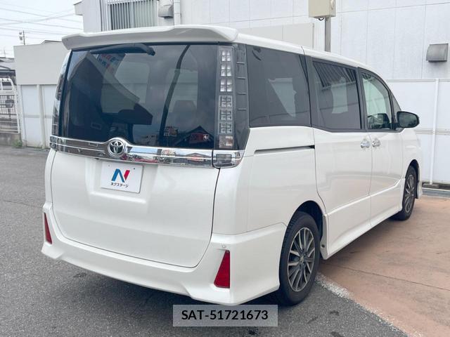 Toyota VOXY 2015-12 8362735-16