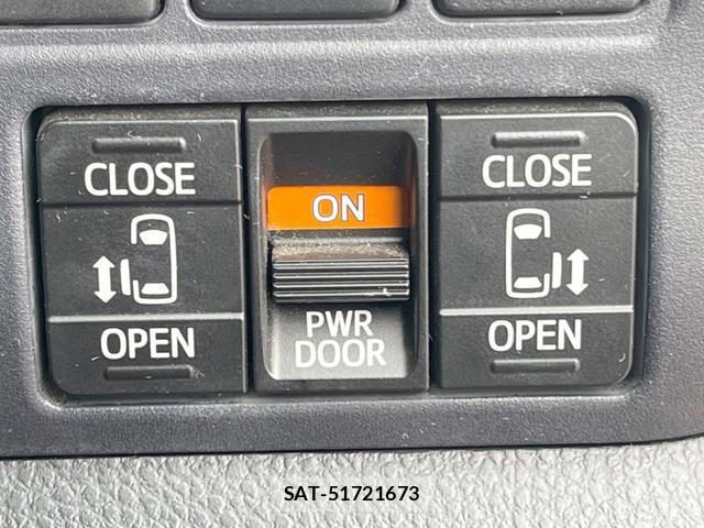 Toyota VOXY 2015-12 8362735-3