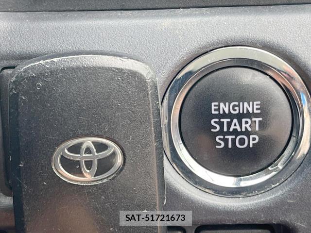 Toyota VOXY 2015-12 8362735-4