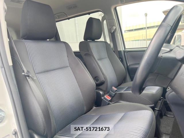Toyota VOXY 2015-12 8362735-7