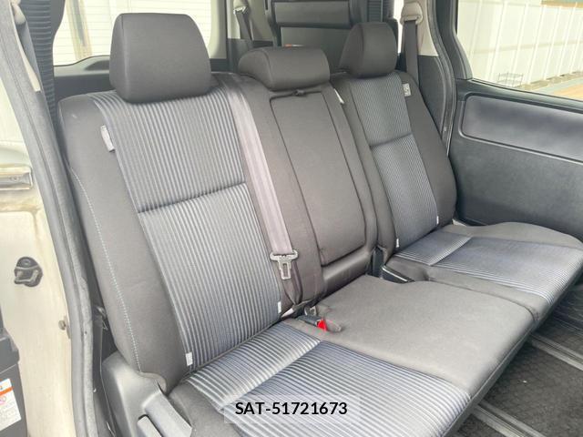 Toyota VOXY 2015-12 8362735-8