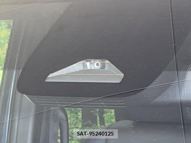 Toyota VOXY 2024-01 8362739-5