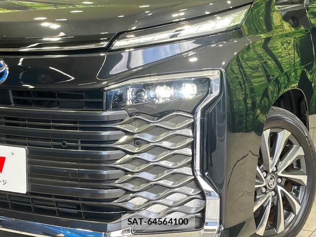 Toyota VOXY 2022-04 8362769-12
