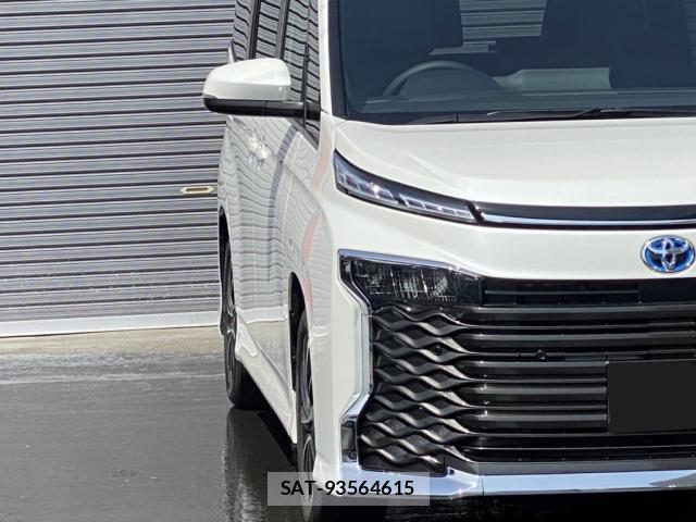 Toyota VOXY 2023-03 8362875-5