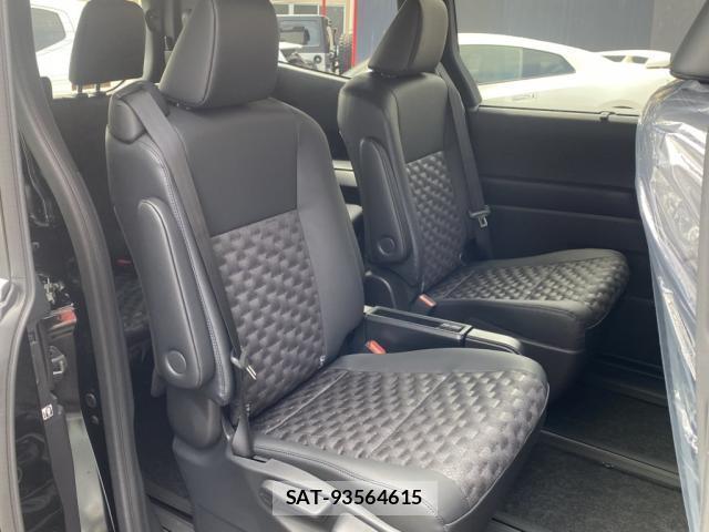 Toyota VOXY 2023-03 8362875-6