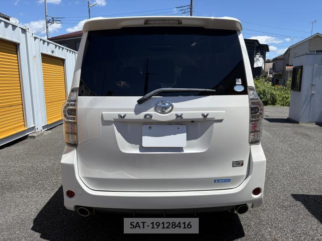 Toyota VOXY 2013-09 8362884-1
