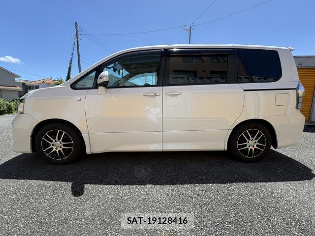 Toyota VOXY 2013-09 8362884-10