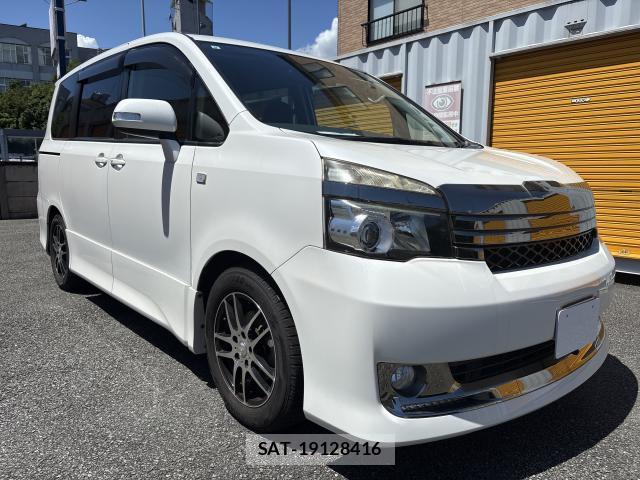 Toyota VOXY 2013-09 8362884-11