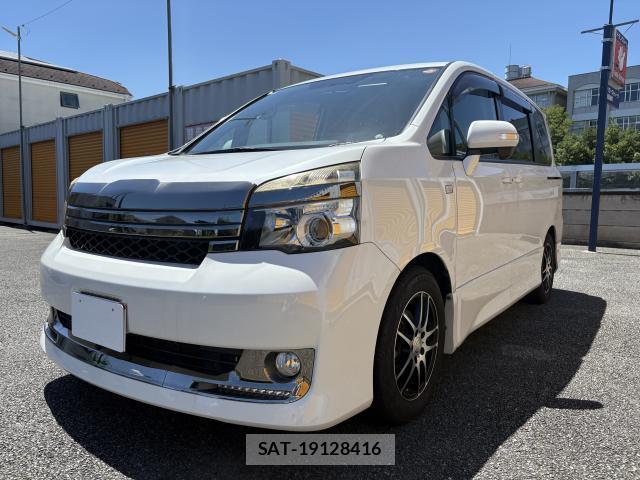 Toyota VOXY 2013-09 8362884-12