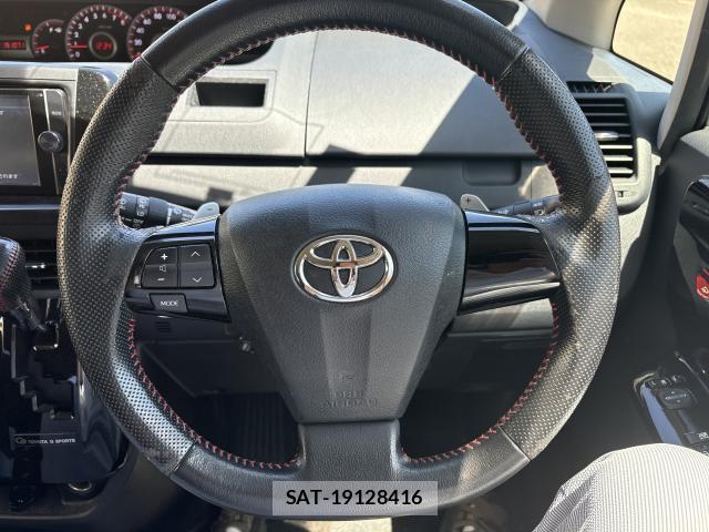 Toyota VOXY 2013-09 8362884-17