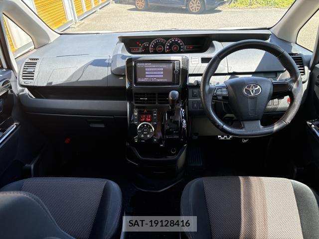 Toyota VOXY 2013-09 8362884-2