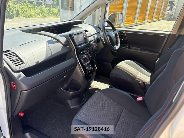 Toyota VOXY 2013-09 8362884-5