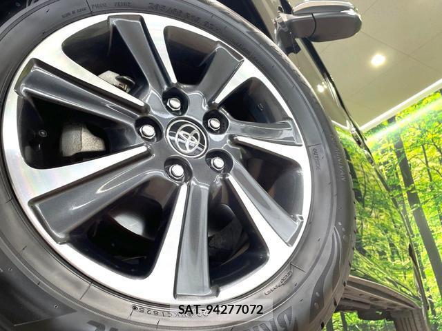 Toyota VOXY 2021-05 8362928-13
