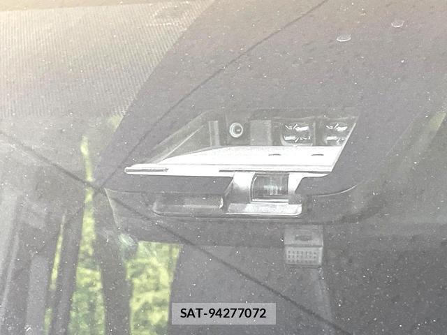Toyota VOXY 2021-05 8362928-2