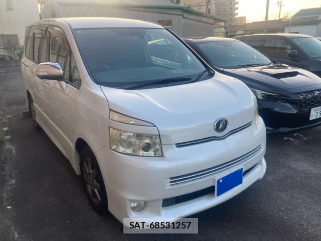 Toyota VOXY 2009-10 8362971-1