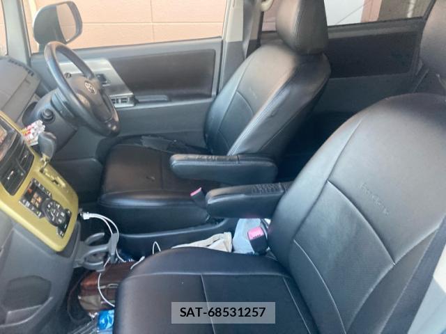 Toyota VOXY 2009-10 8362971-10