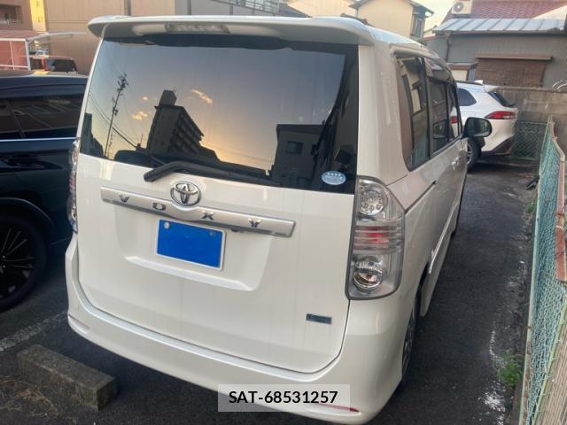 Toyota VOXY 2009-10 8362971-12