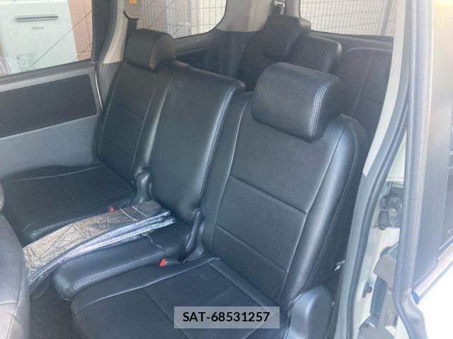 Toyota VOXY 2009-10 8362971-14