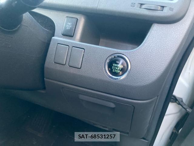Toyota VOXY 2009-10 8362971-19