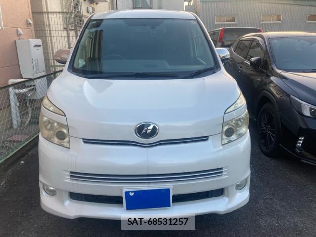 Toyota VOXY 2009-10 8362971-2