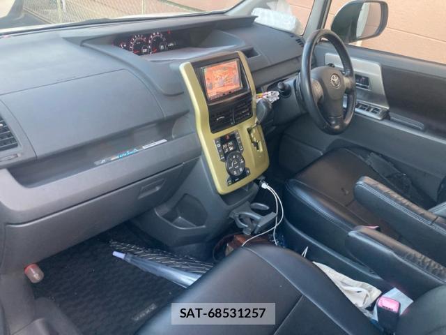 Toyota VOXY 2009-10 8362971-9