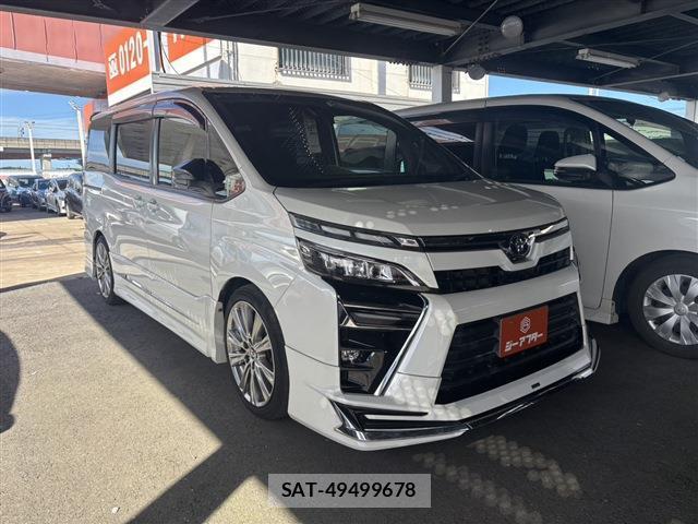 Toyota VOXY 2017-07 8363018-0