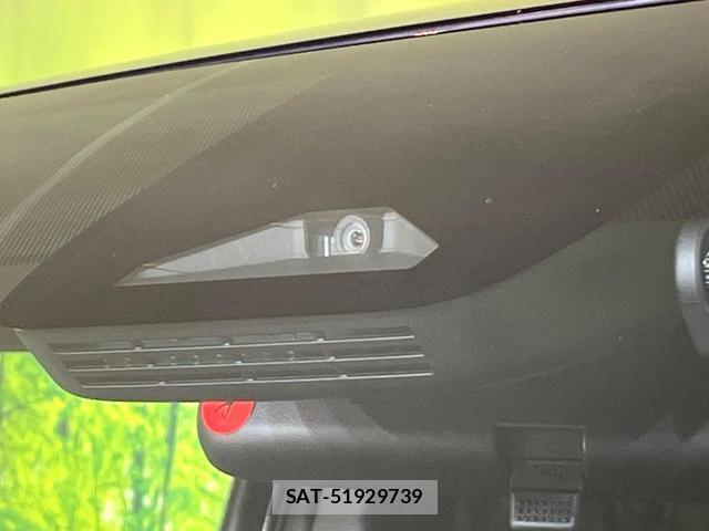 Toyota VOXY 2024-02 8363029-4
