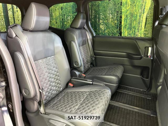Toyota VOXY 2024-02 8363029-7