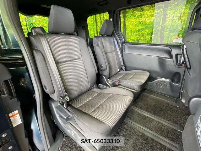 Toyota VOXY 2017-12 8363049-9