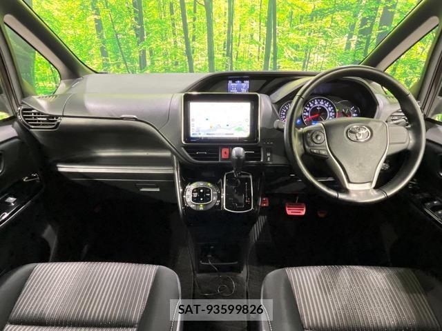 Toyota VOXY 2017-07 8363162-1