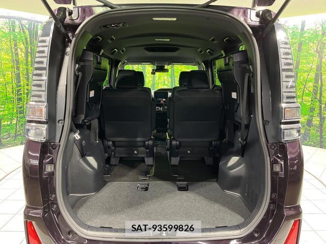 Toyota VOXY 2017-07 8363162-11