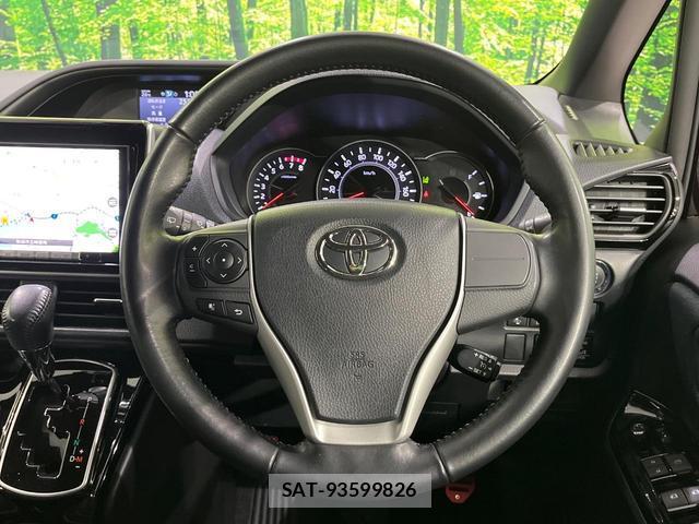 Toyota VOXY 2017-07 8363162-12