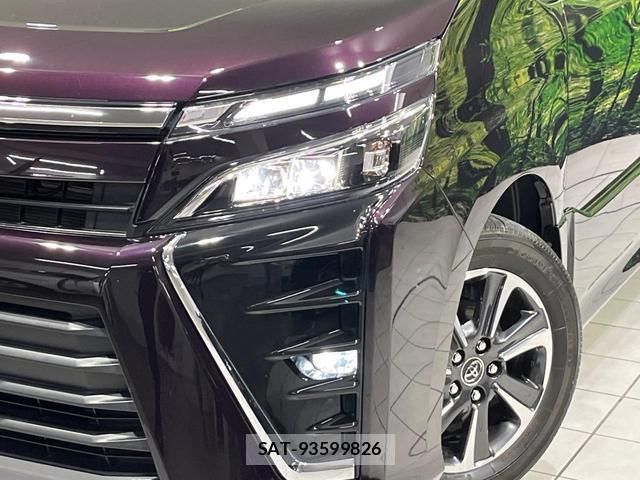 Toyota VOXY 2017-07 8363162-13