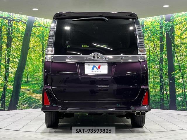 Toyota VOXY 2017-07 8363162-16