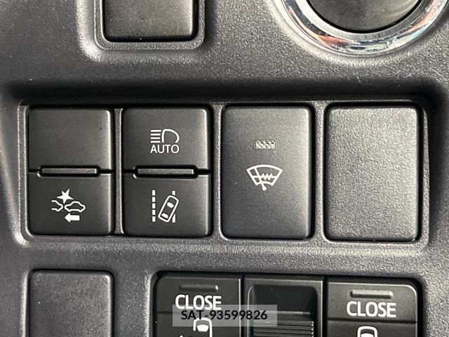 Toyota VOXY 2017-07 8363162-3