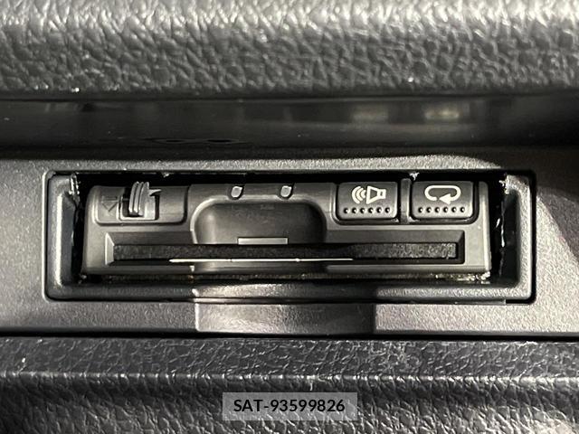 Toyota VOXY 2017-07 8363162-7