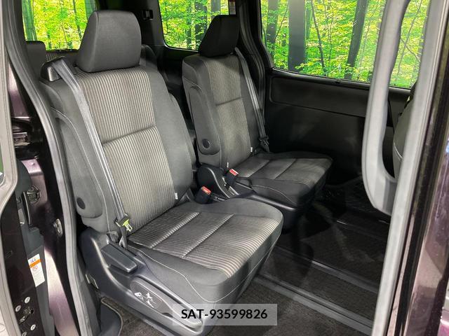 Toyota VOXY 2017-07 8363162-9