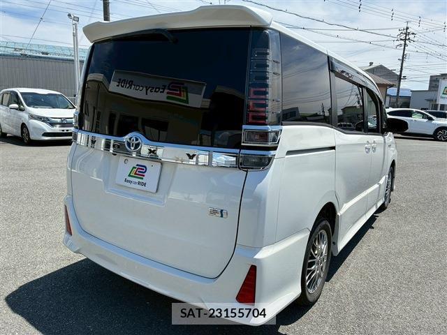 Toyota VOXY 2018-02 8363185-10