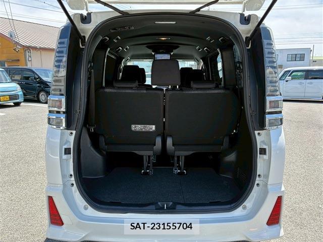 Toyota VOXY 2018-02 8363185-13