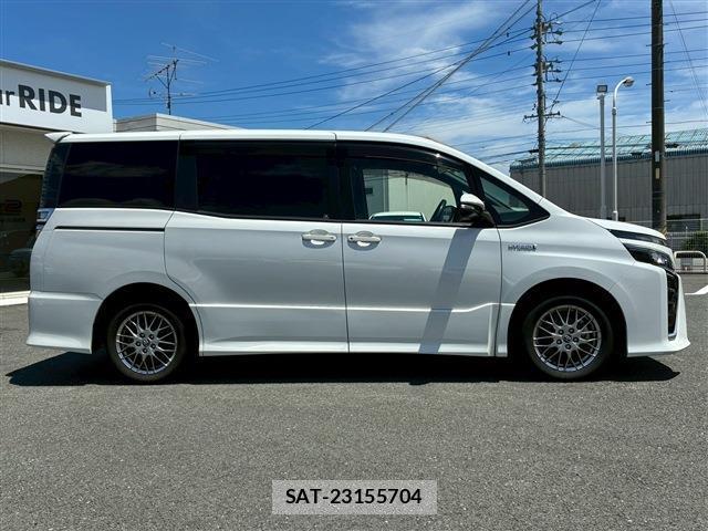 Toyota VOXY 2018-02 8363185-2
