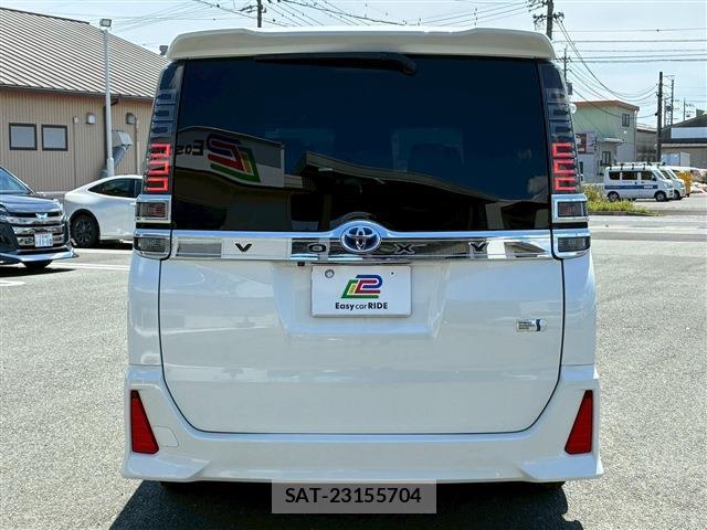 Toyota VOXY 2018-02 8363185-4