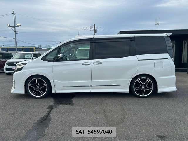 Toyota VOXY 2016-09 8363197-10