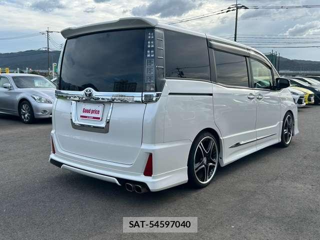Toyota VOXY 2016-09 8363197-13