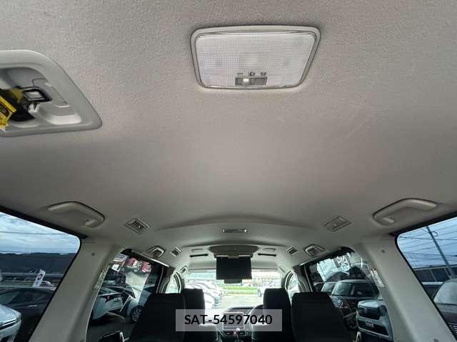 Toyota VOXY 2016-09 8363197-16